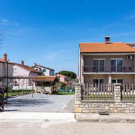 For Families With Children Valbandon, - 19511 Apartament *