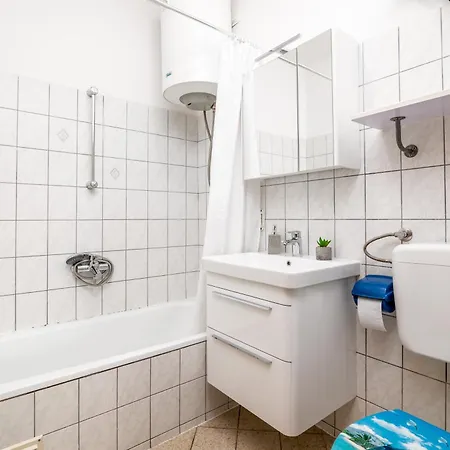 Apartament For Families With Children Valbandon, - 19511 *