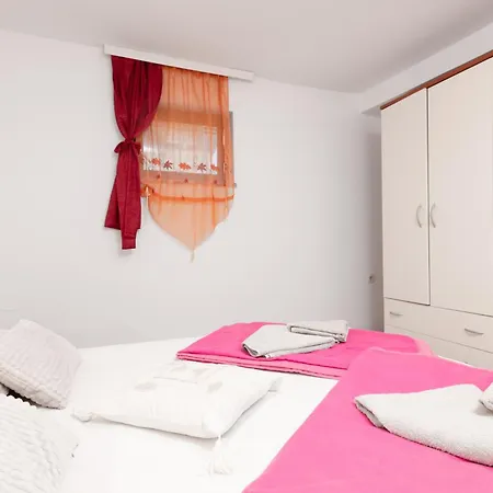 For Families With Children Valbandon, - 19511 Apartman