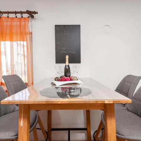 Apartman For Families With Children Valbandon, - 19511 *