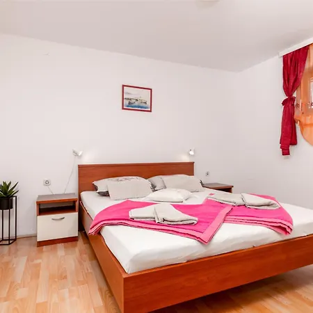 For Families With Children Valbandon, - 19511 Apartman *