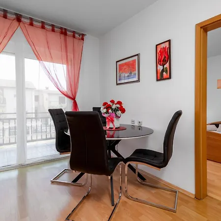 Apartman For Families With Children Valbandon, - 19511 *