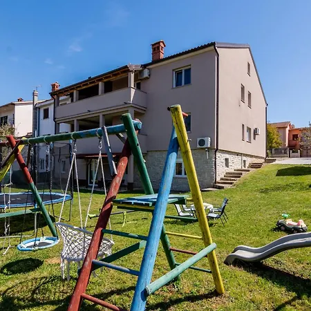 Apartman For Families With Children Valbandon, - 19511 *